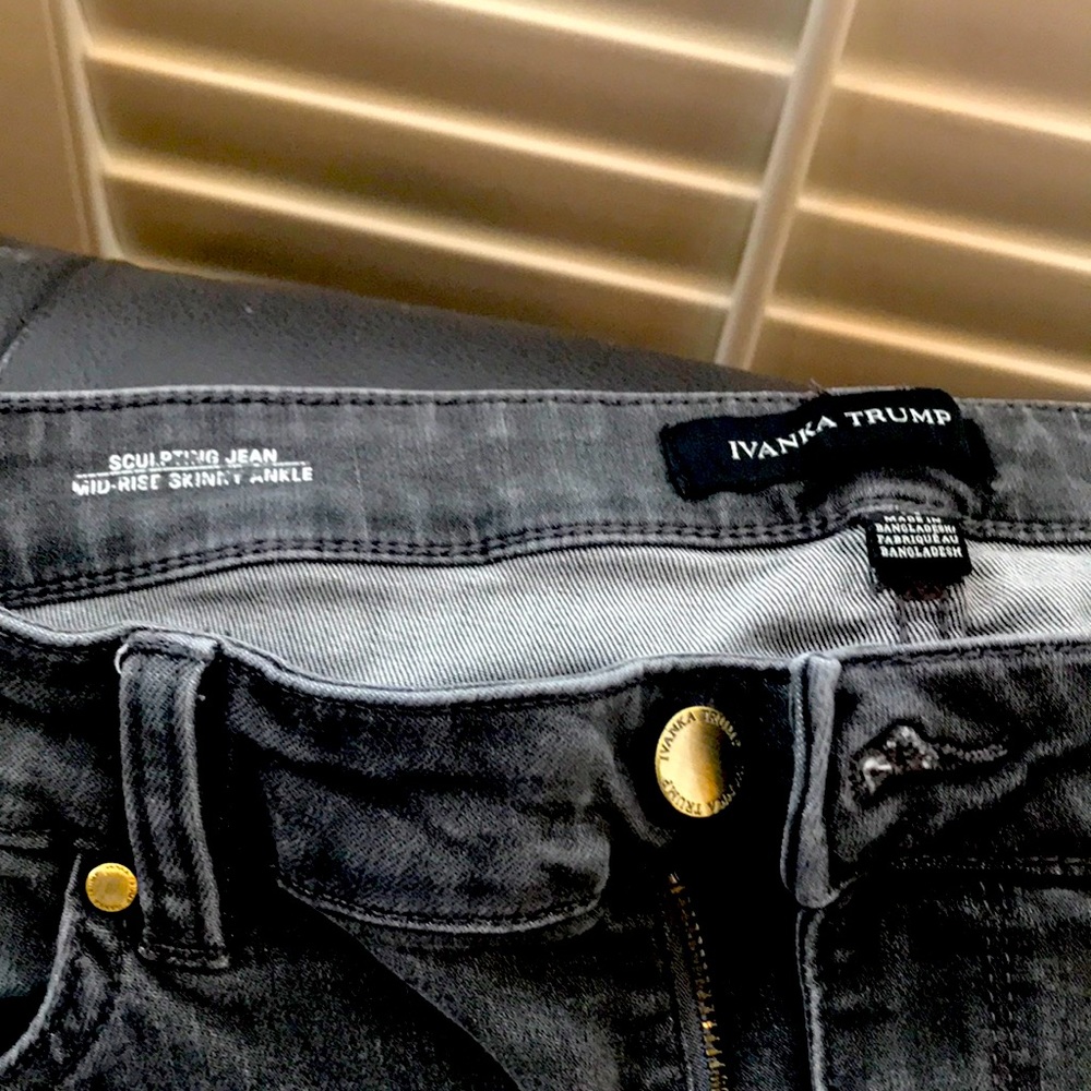 Ivanka Trump grey jeans 👖❤️